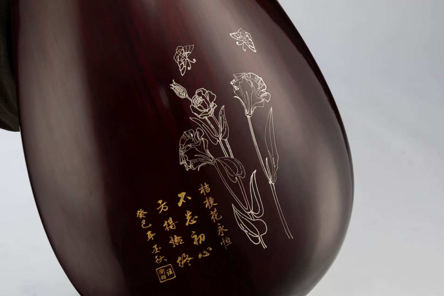 桔梗花雕花花梨木琵琶 Balloon-Flowers-Engraved Padauk Pipa with Rosewood Frets