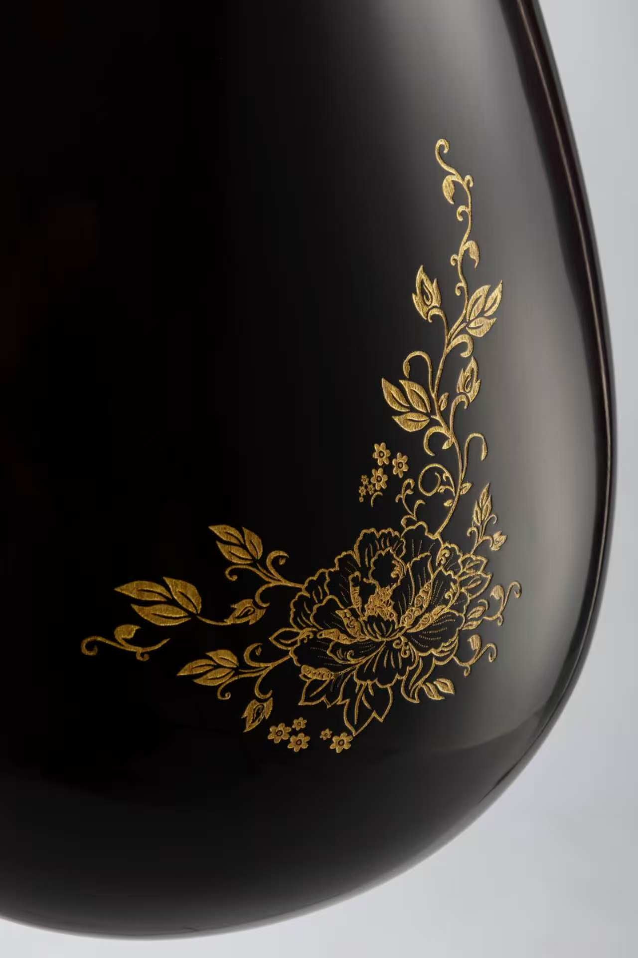 金花雕花花梨木琵琶 Golden-Flowers-Engraved Padauk Pipa with Rosewood Frets