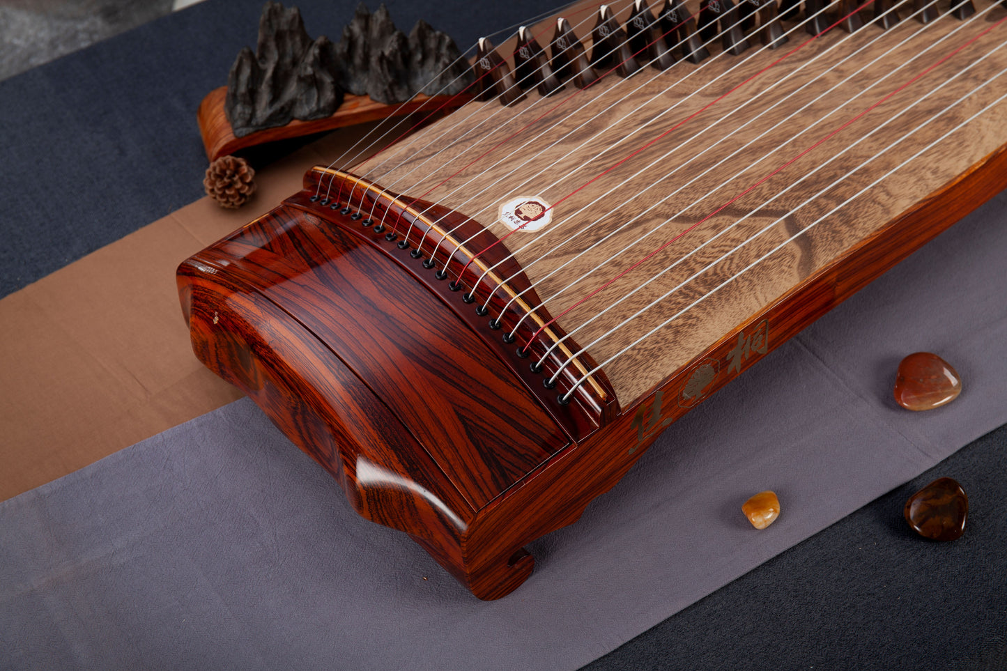 國風 'Traditional Style' Hand-Carved Hollowed-Out Guzheng with Matte Finishing on Burmese Teak Panel 金丝柚木素面挖筝