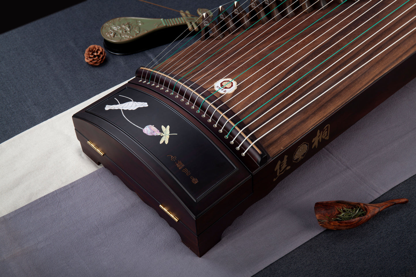 沉香 'Subtle Fragrance of Lotus' Concert Grade Guzheng with Mother of Pearl Inlay and Wood Carving on Indian Rosewood 阔叶黄檀贝雕雕刻演奏级古筝