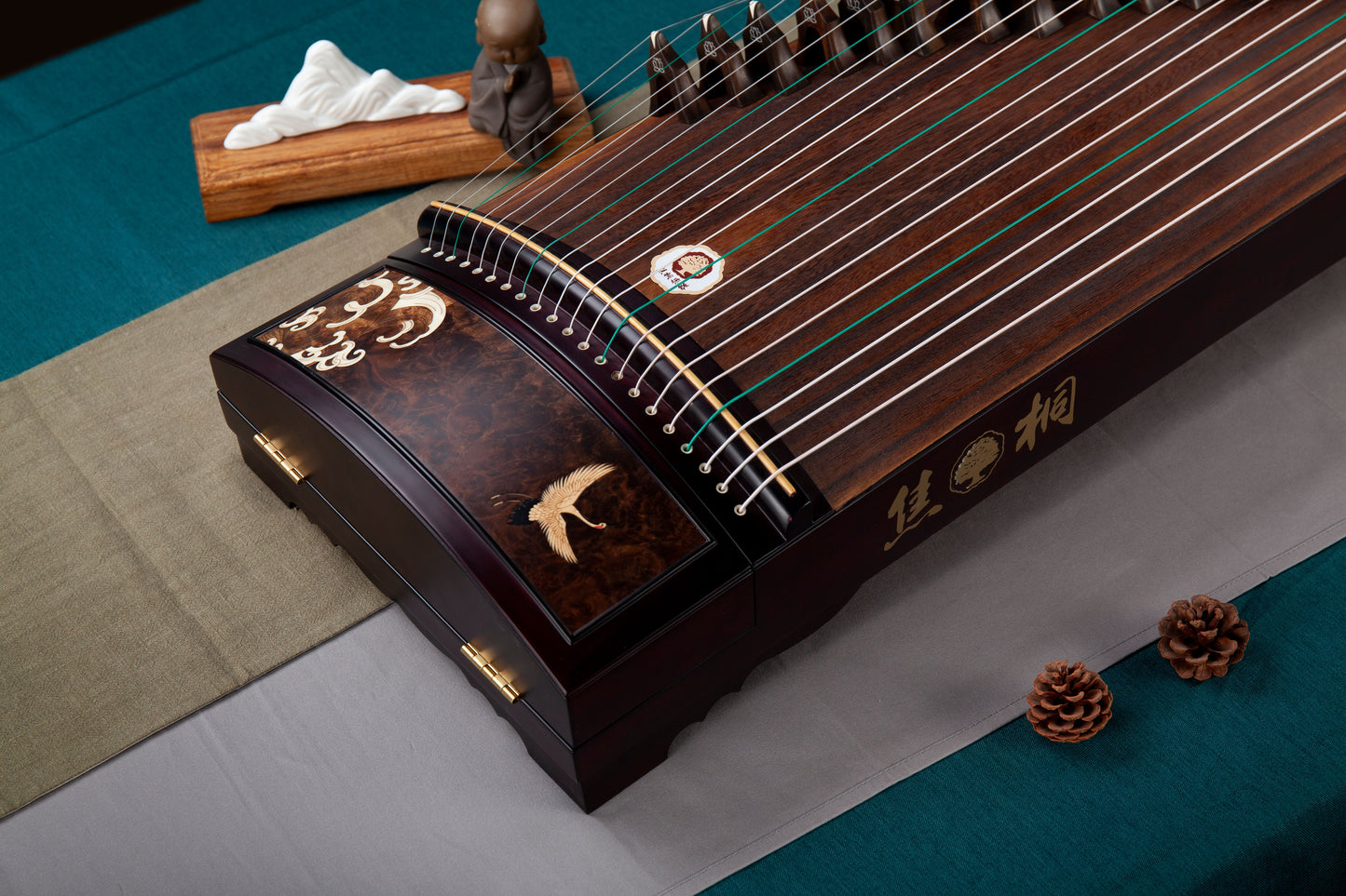 鶴舞 'Dancing Crane' Collector's Grade Guzheng with Wood and Mother of Pearl Inlay on Ebony 黑檀木皮彩贝镶嵌工艺收藏级古筝