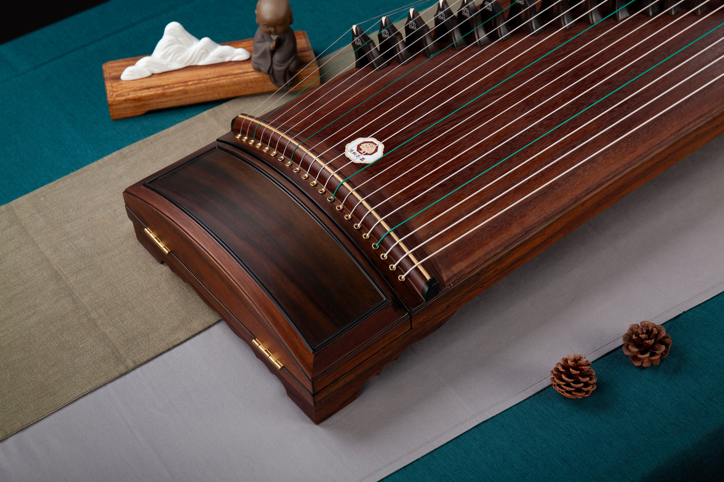 黃檀素面·薄 'Plain Indian Rosewood - Thin' Collector's Grade Guzheng with Matte Finishing on Indian Rosewood 阔叶黄檀素面收藏级古筝