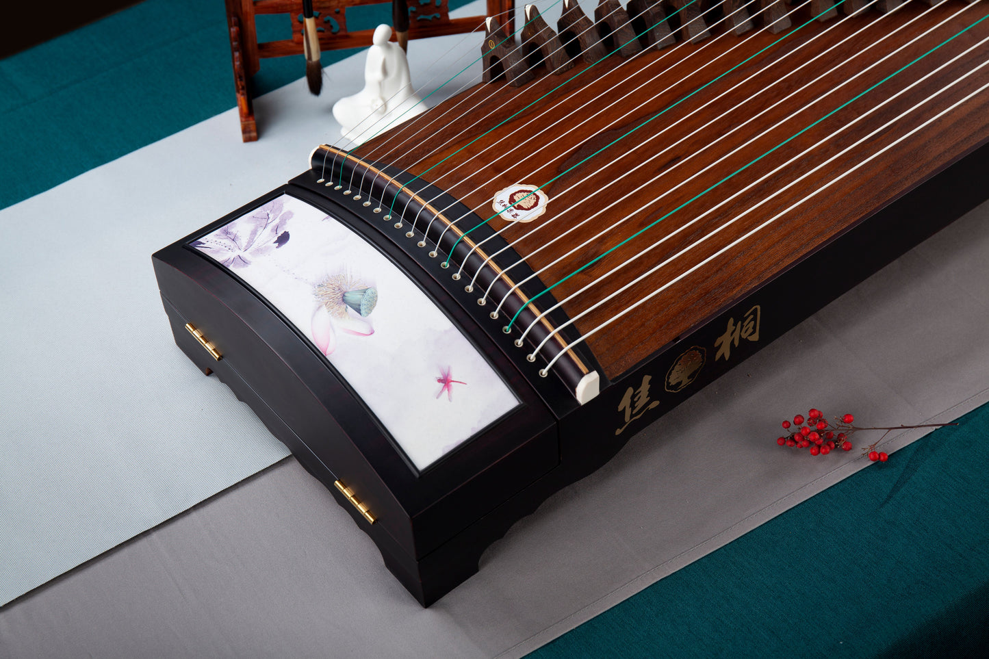 墨荷 'Ink Lotus' Basic Beginner's Guzheng with Lacquer Painting on Ebony 黑檀木彩绘基础系列古筝