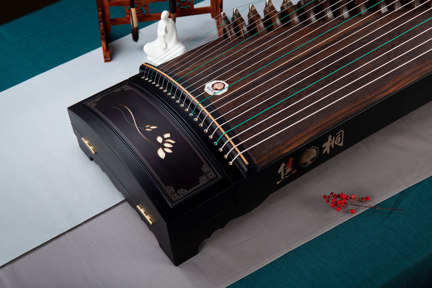 簡一 'Simply the One' Basic Beginner's Guzheng with Wood Cut-Out Design on Ebony 黑檀木镂空雕刻基础系列古筝