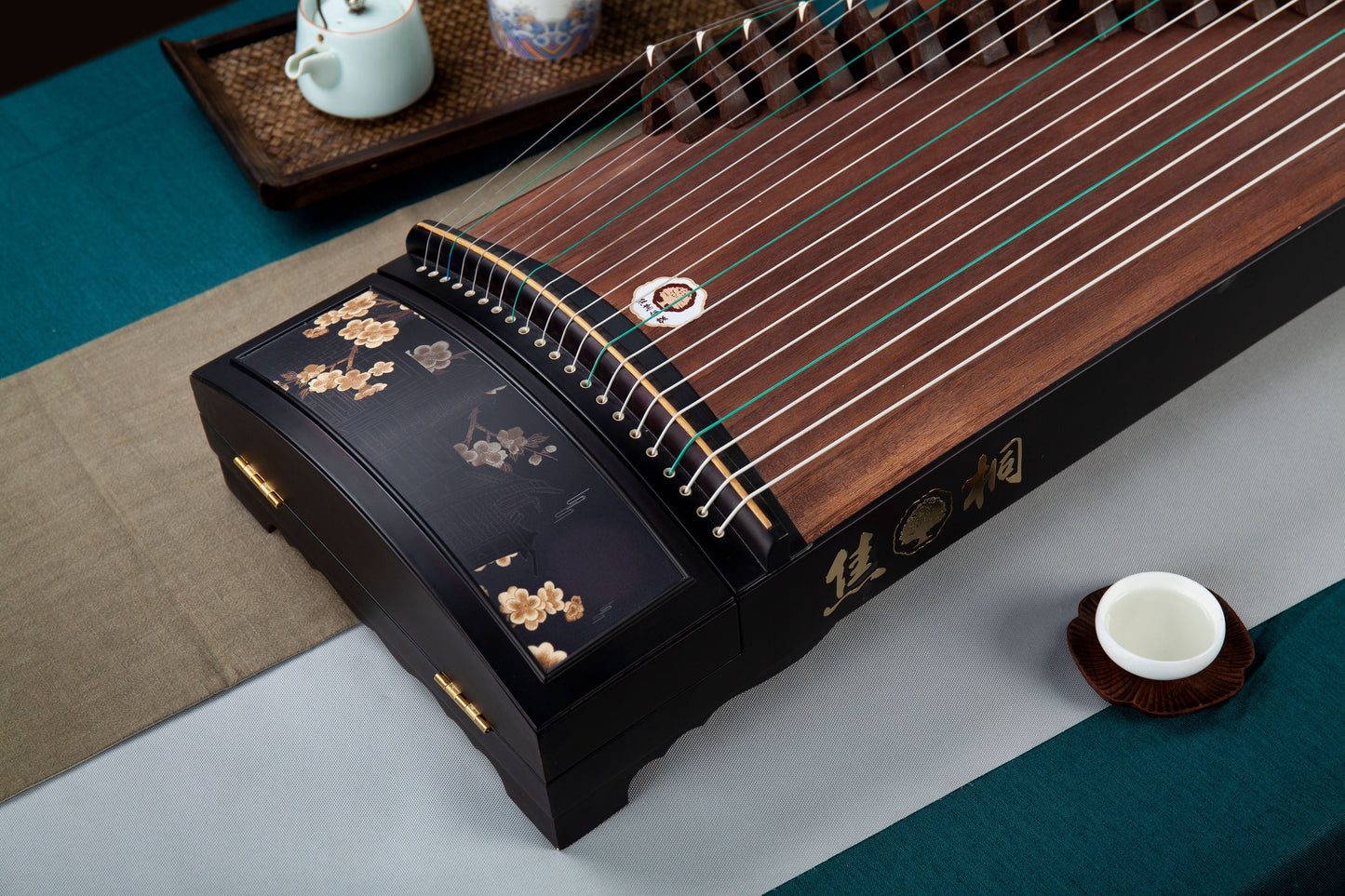 國香 'Fragrance of Plum Blossoms' Professional Collection Guzheng with Lacquer Painting on Cocobolo 酸枝木彩绘漆画精品系列古筝