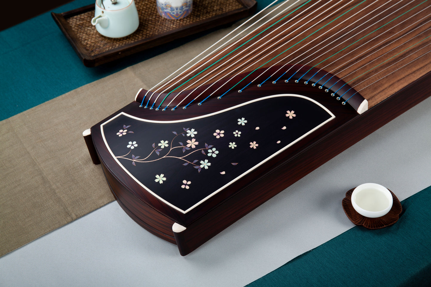 櫻花洛 ' Cherry Blossoms Blowing in the Wind' Professional Collection Guzheng with Lacquer Painting on Cocobolo 酸枝木彩绘漆画精品系列古筝