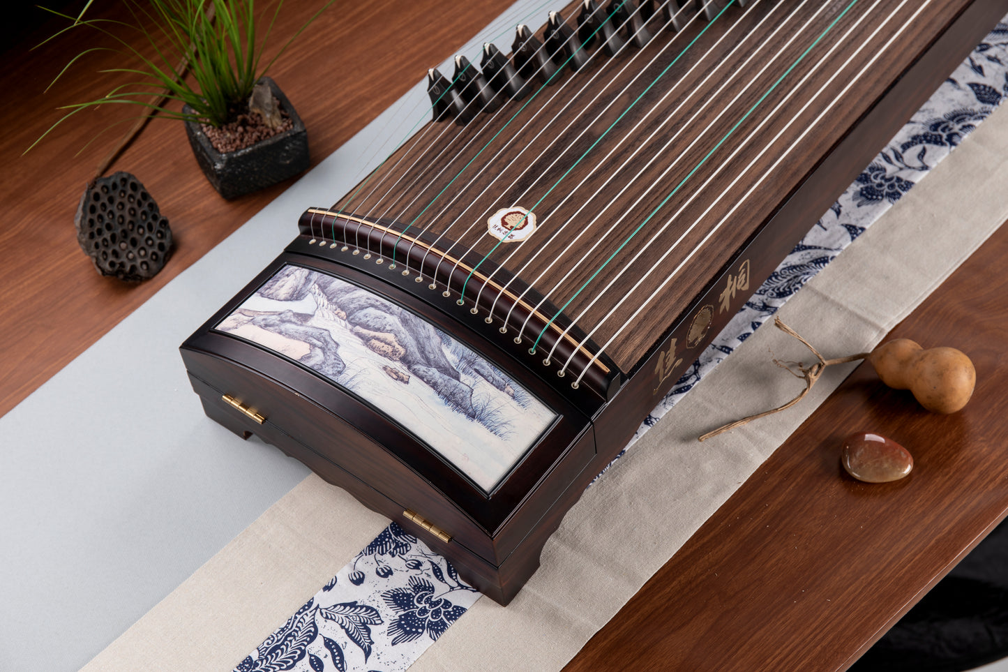 清平樂 'Serene Melodies' Professional Collection Guzheng with Hand-Painted Ink Painting on Cocobolo 酸枝木国画精品系列古筝