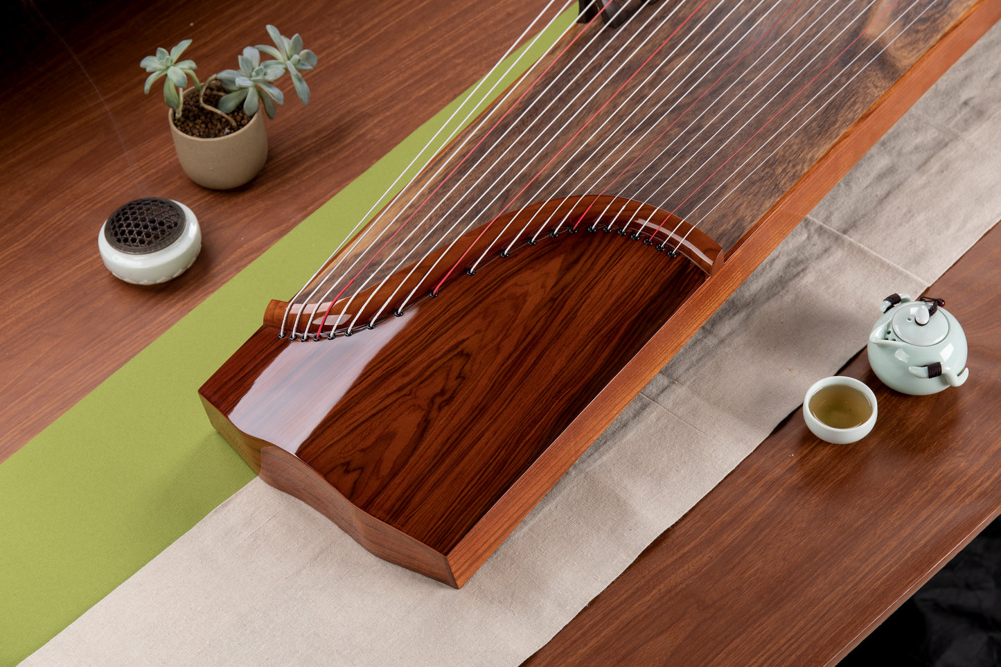 南國 'Southern Country' Hand-Carved Hollowed-Out Guzheng with Piano Lacquer Finishing on Burmese Teak 金丝柚木钢琴烤漆亮面挖筝