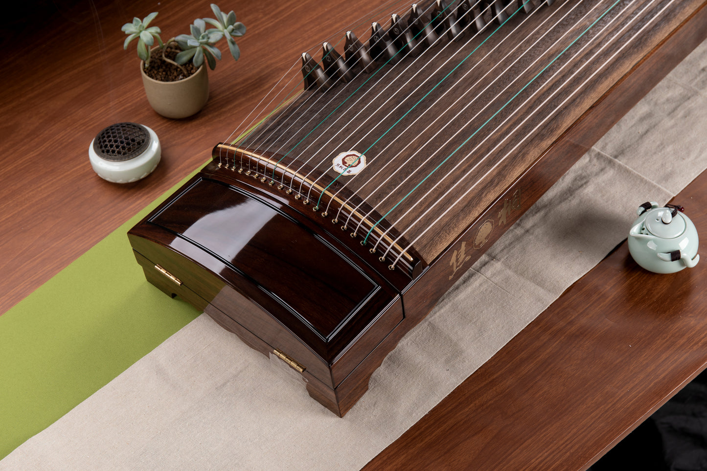 素桐·薄 'Plain Paulownia - Thin' Collector's Grade Guzheng with Piano Lacquer Finishing on Indian Rosewood 阔叶黄檀钢琴烤漆亮面收藏级古筝