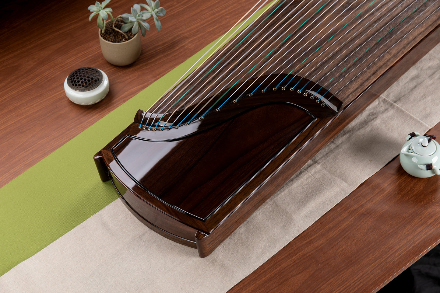 素桐·厚 'Plain Paulownia - Thick' Collector's Grade Guzheng with Piano Lacquer Finishing on Indian Rosewood 阔叶黄檀钢琴烤漆亮面收藏级古筝