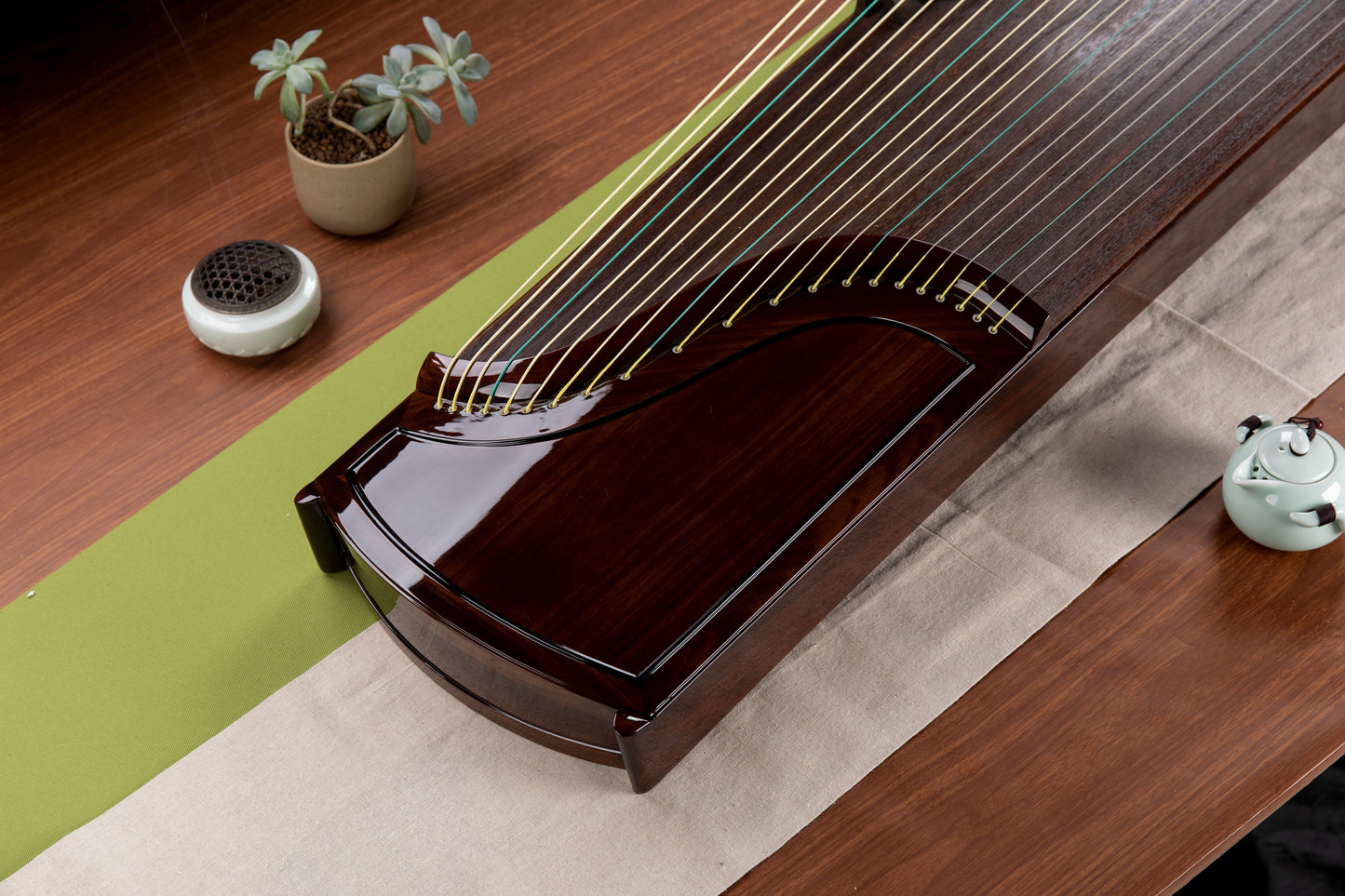 玫瑰檀素面 'Plain Red Sandalwood' Hand-Carved Hollowed-Out Guzheng with Piano Lacquer Finishing 钢琴烤漆亮面挖筝