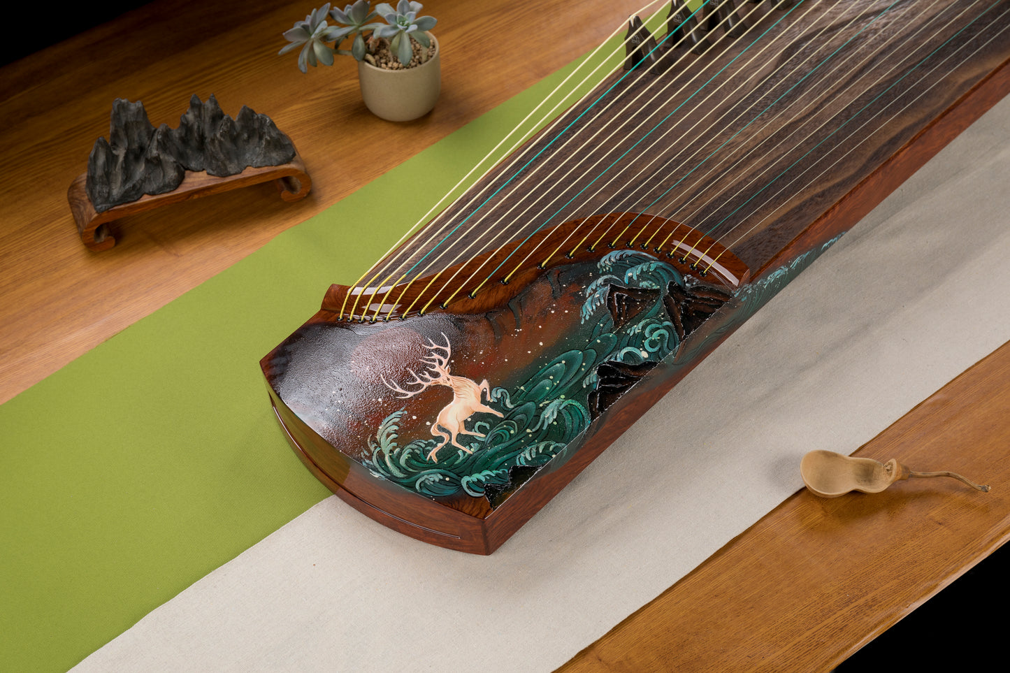 逐鹿 'Running Deer' Hand-Carved Hollowed-Out Guzheng with Hand-Painted Piano Lacquer Finishing on Kevazingo 高山巴花手绘钢琴烤漆亮面挖筝