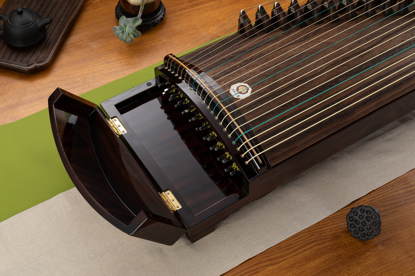 木蘭 'Magnolia' Collector's Grade Guzheng with Cloisonné Enamel and Piano Lacquer Finishing on Indian Rosewood 阔叶黄檀掐丝珐琅钢琴烤漆亮面收藏级古筝