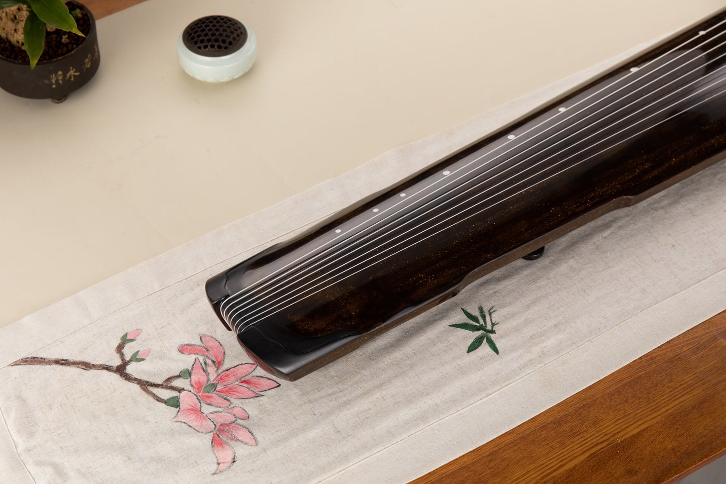 栗色仲尼杉木古琴 Chestnut-Colored Zhongni-Style Chinese Fir Guqin