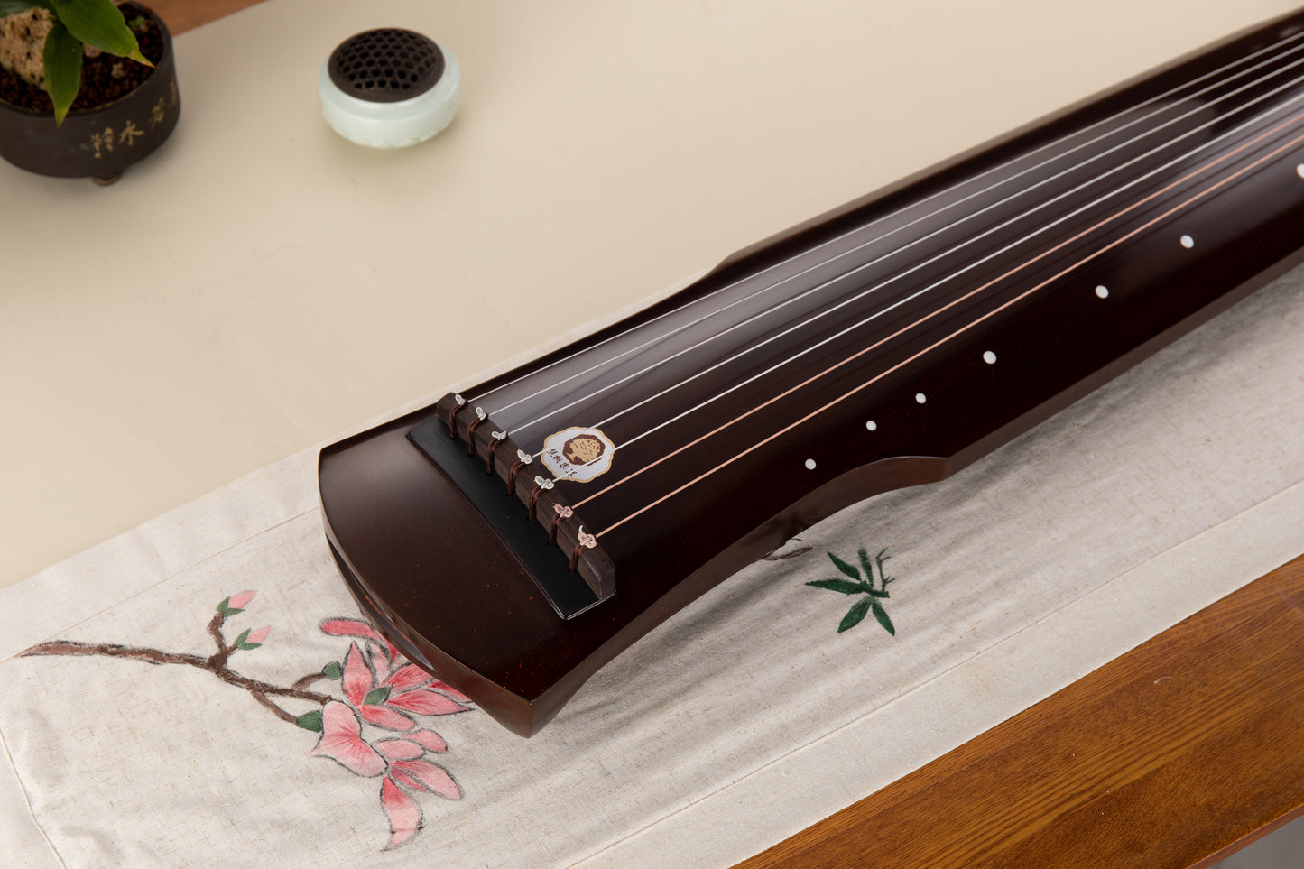 栗色伏羲桐木古琴(梓木底板) Chestnut-Colored Fuxi-Style Chinese Paulownia Guqin (Catalpa Bottom Board