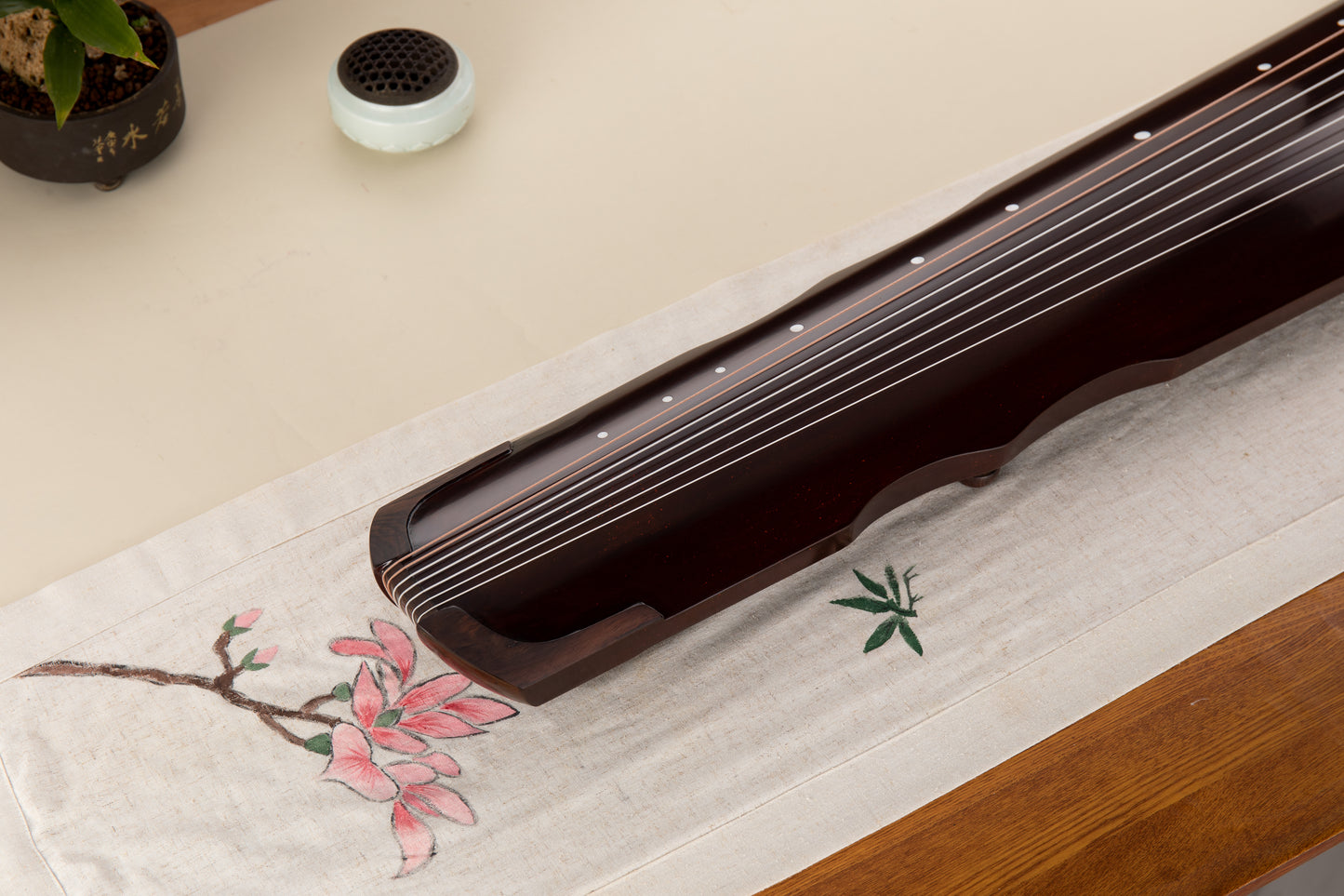 栗色伏羲桐木古琴(梓木底板) Chestnut-Colored Fuxi-Style Chinese Paulownia Guqin (Catalpa Bottom Board