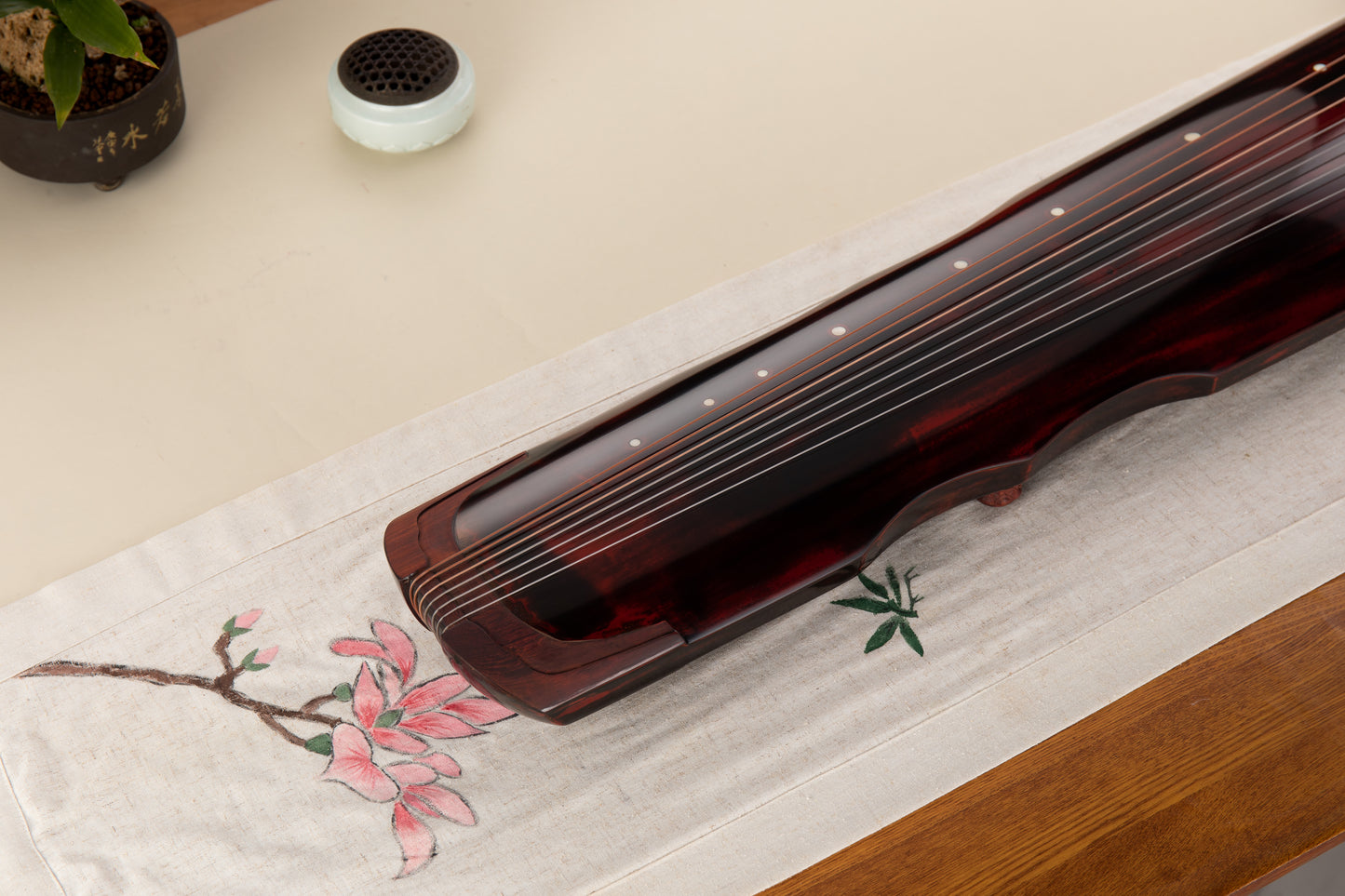 紫檀黑红伏羲古琴 Red-Tinted Dark-Colored Fuxi-Style Premium Chinese Fir Guqin with Red Sandalwood Bridge